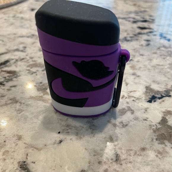 AirPod case - Picture 2 of 3